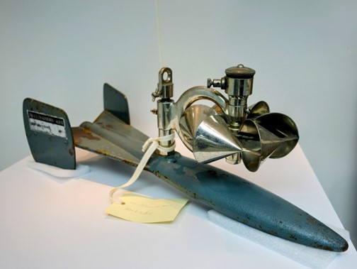 This airplane-shaped “cup-type current meter” was a measurement instrument used by Taipower personnel in the 1960s for hydrological surveys. It recorded Taiwan’s earliest era of green energy, which focused mainly on hydroelectric power generation.