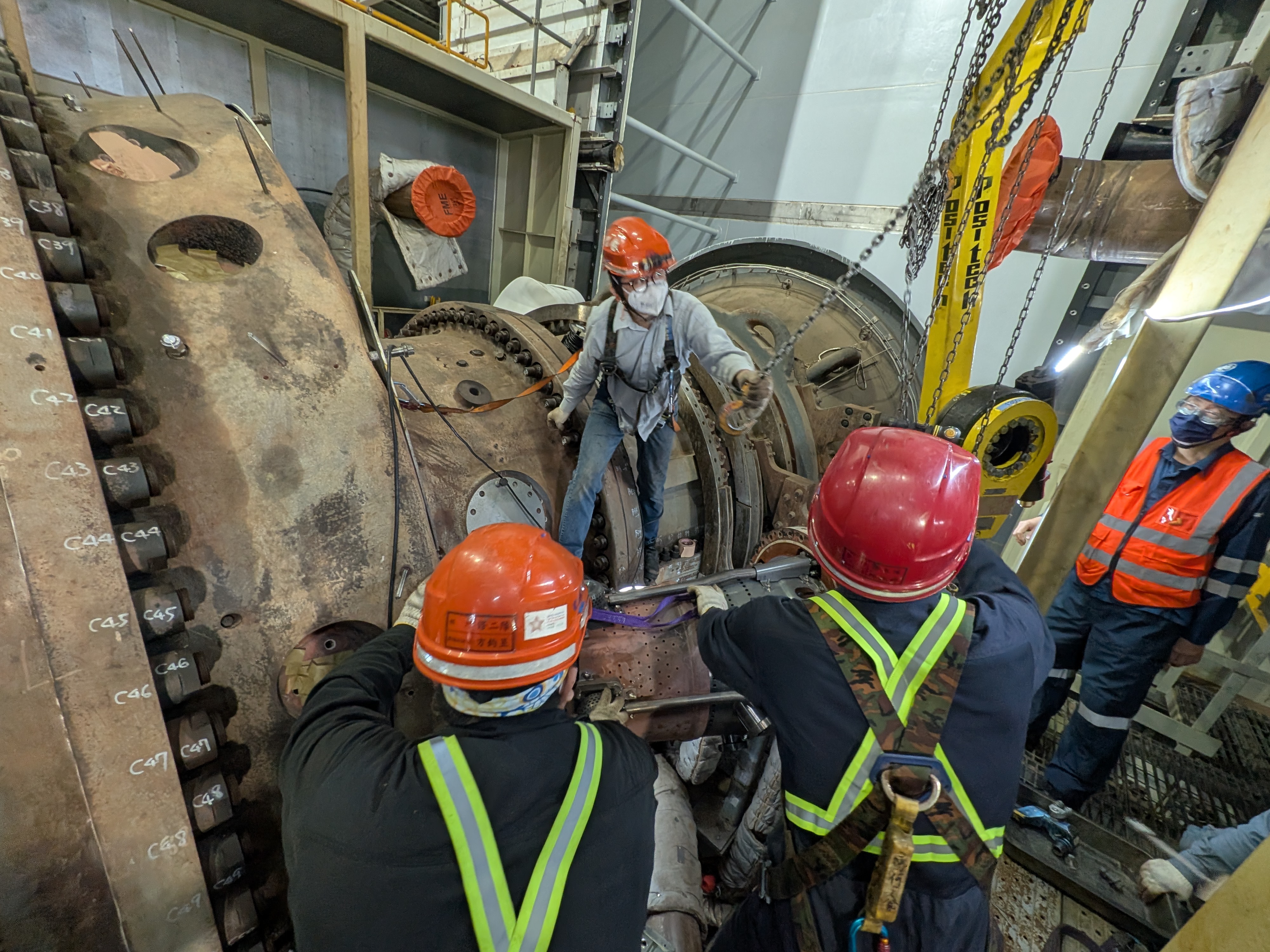 台電人春節不停工！從南到北出動近600人電力團隊投入機組大修任務。
