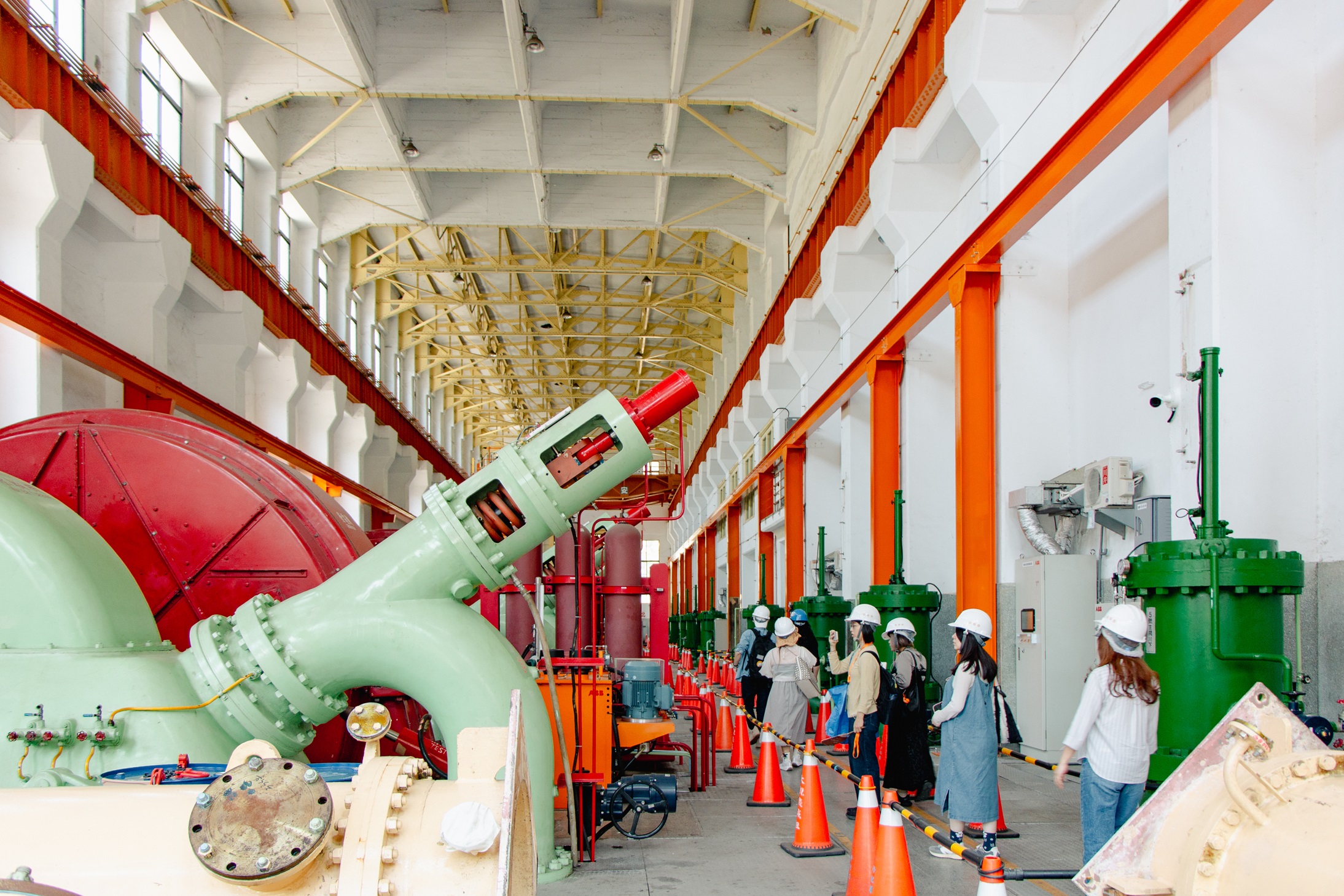 Taipower has developed the Zhuoshui River Hydroelectric Power Industry Cultural Walk event, which guides members of the public through Takuan Power Plant. The walk combines local innovative industry and sustainable travel.
