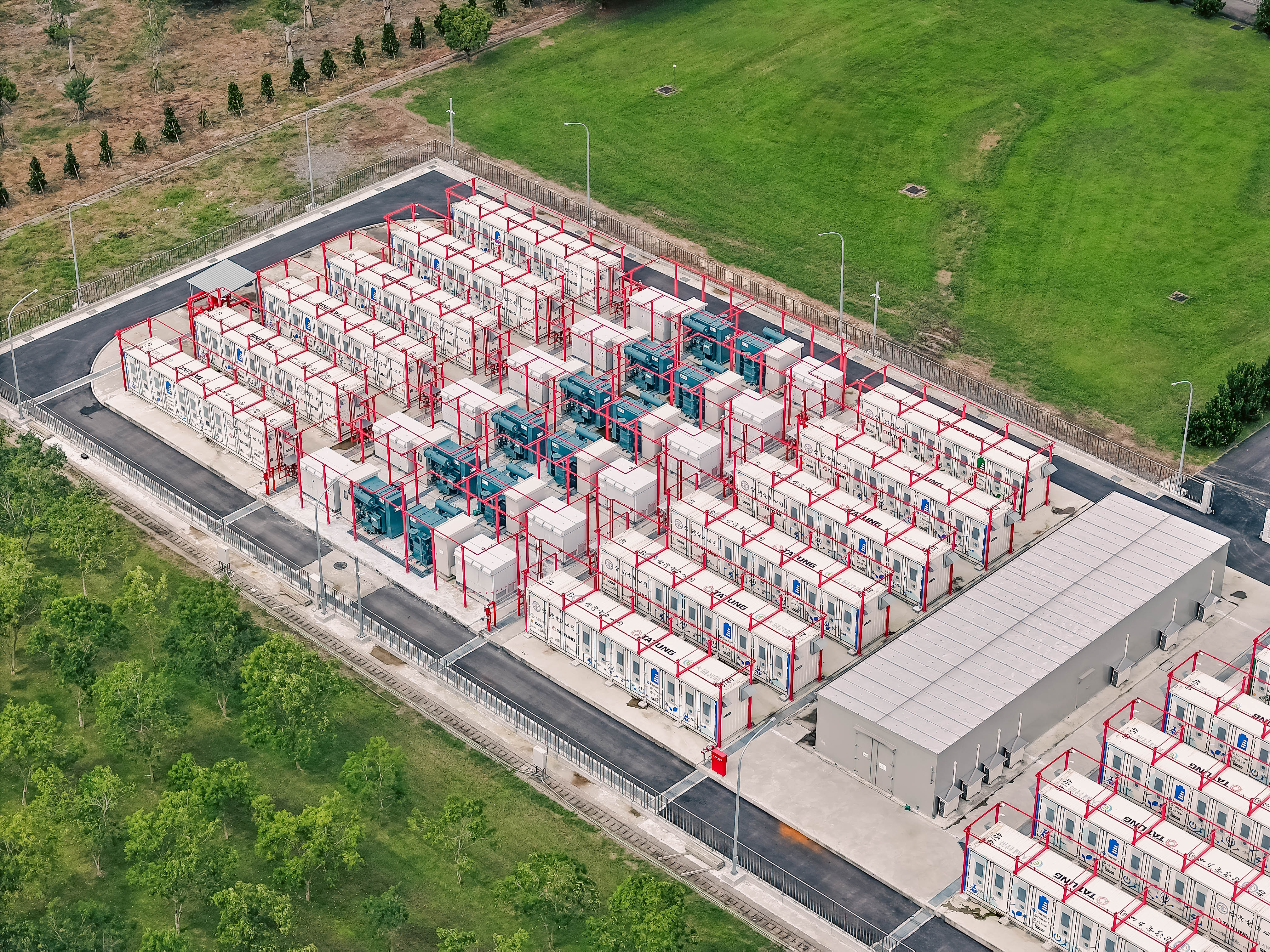 The Dongshan Energy Storage System has a storage capacity of 85,000 kWh, which is sufficient to meet the electricity needs of approximately 8,000 households for an entire day.