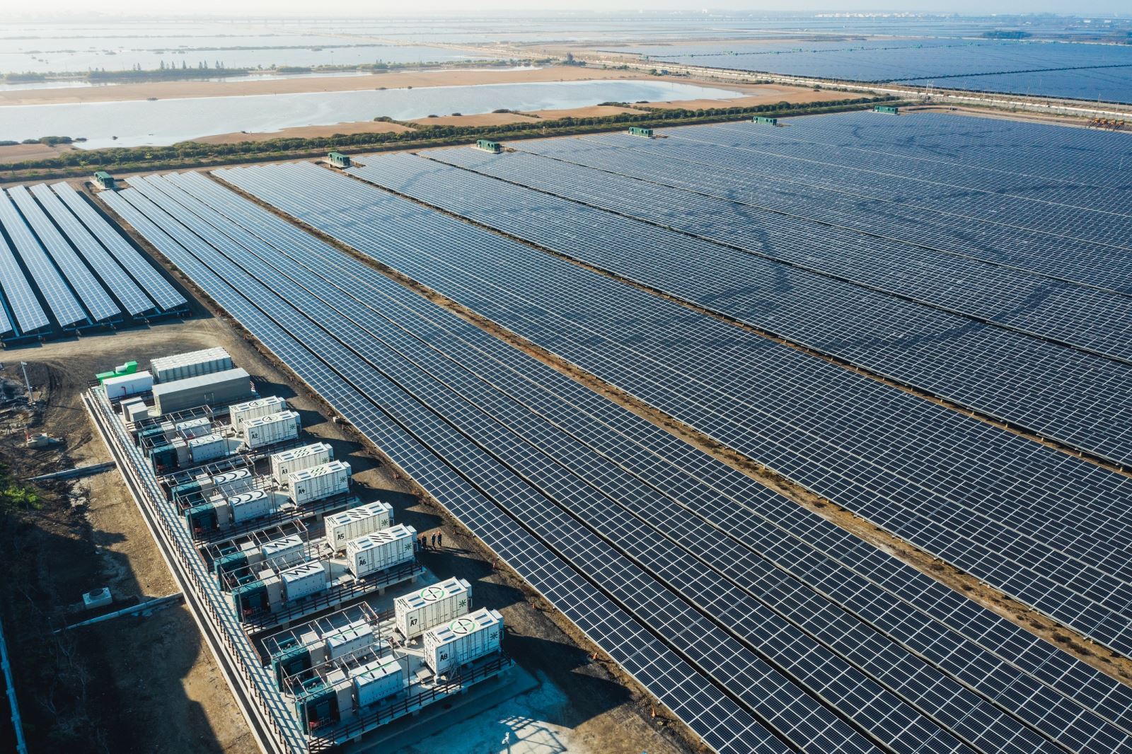 Green Energy + Energy Storage! Taipower Builds Taiwan’s Largest 20 MW Energy Storage System at Tainan's Salt Field Solar PV Farm