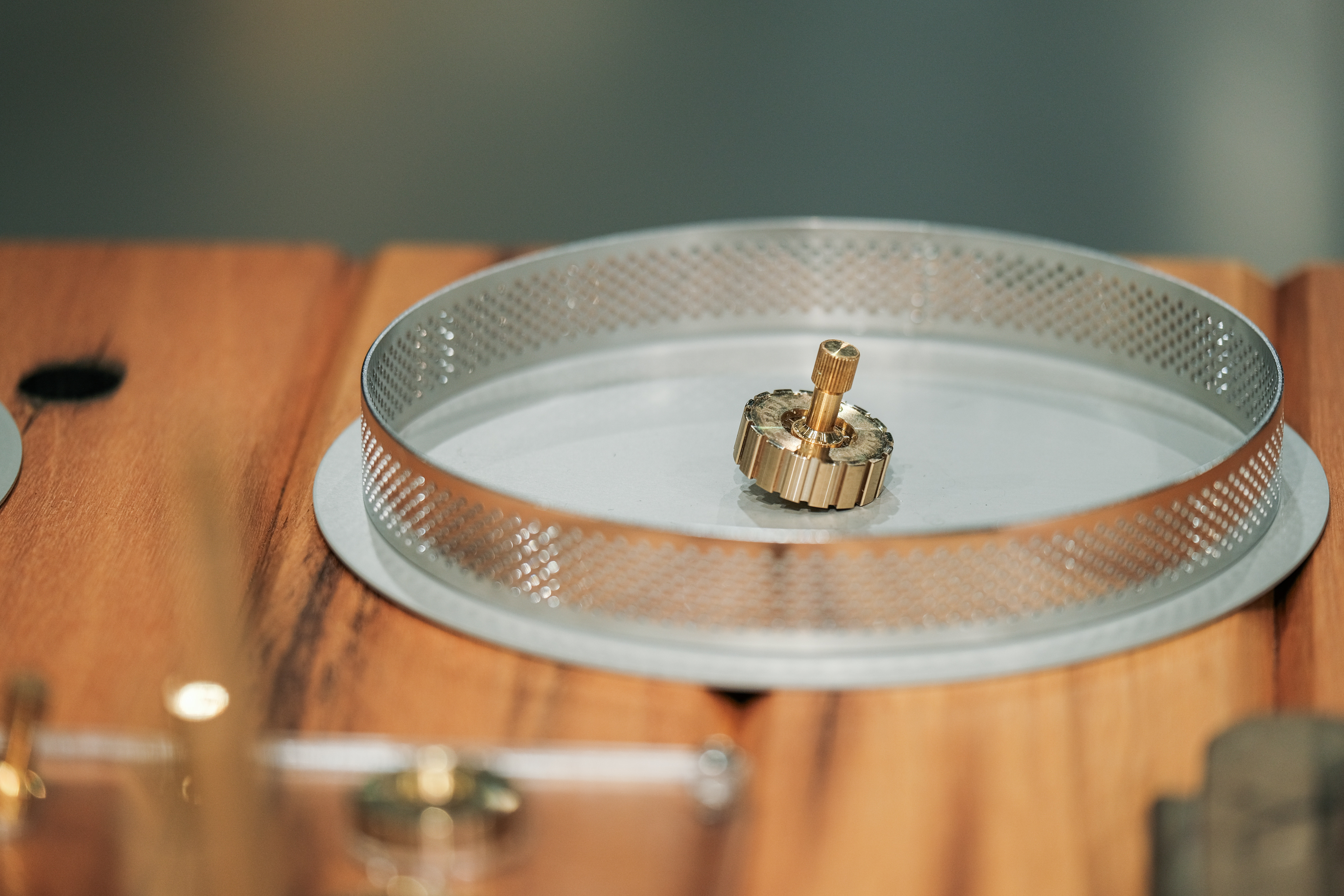 台電文創全系列商品在文博會現場皆有專屬優惠，還有趣味活動「水力轉子陀螺王大賽」歡迎民眾來挑戰。