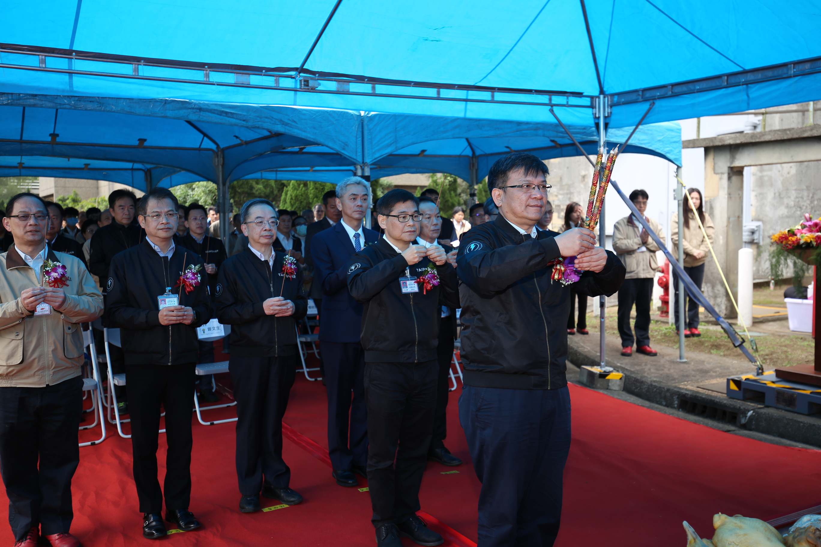 Taipower held a groundbreaking ceremony today (December 31) for the outdoor dry storage facility of spent nuclear fuel at Kuosheng Nuclear Power Plant. The event was hosted by Taipower Chairman Tseng Wen-Sheng, who joined distinguished guests in praying for the project’s safe, timely, and successful completion.