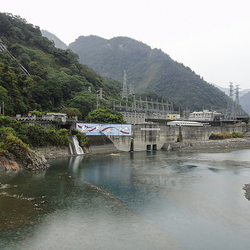 豪雨沖毀便橋 青山分廠人員安全無虞延後接班