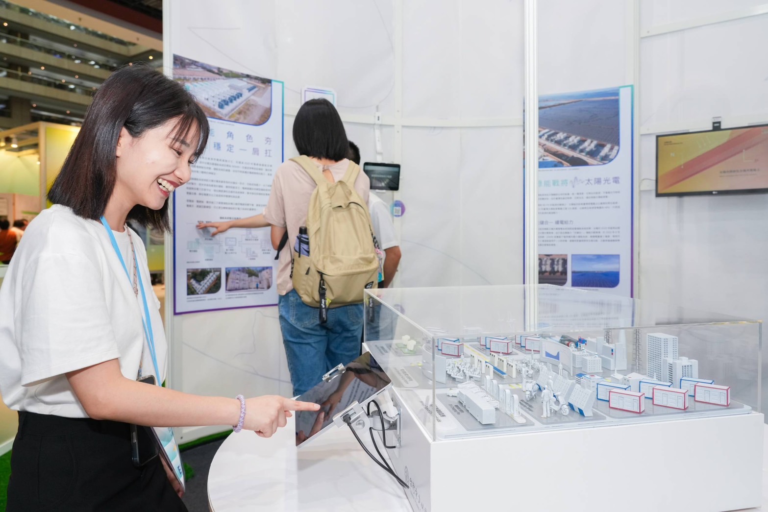 Under the theme "Energy Go! Energy and Ecology in Harmony", Taipower teamed up with CPC Corporation to create a booth representing the Ministry of Economic Affairs at the 2024 SDG Asia exhibition. The booth is open to the public, free of charge, for the next three days.