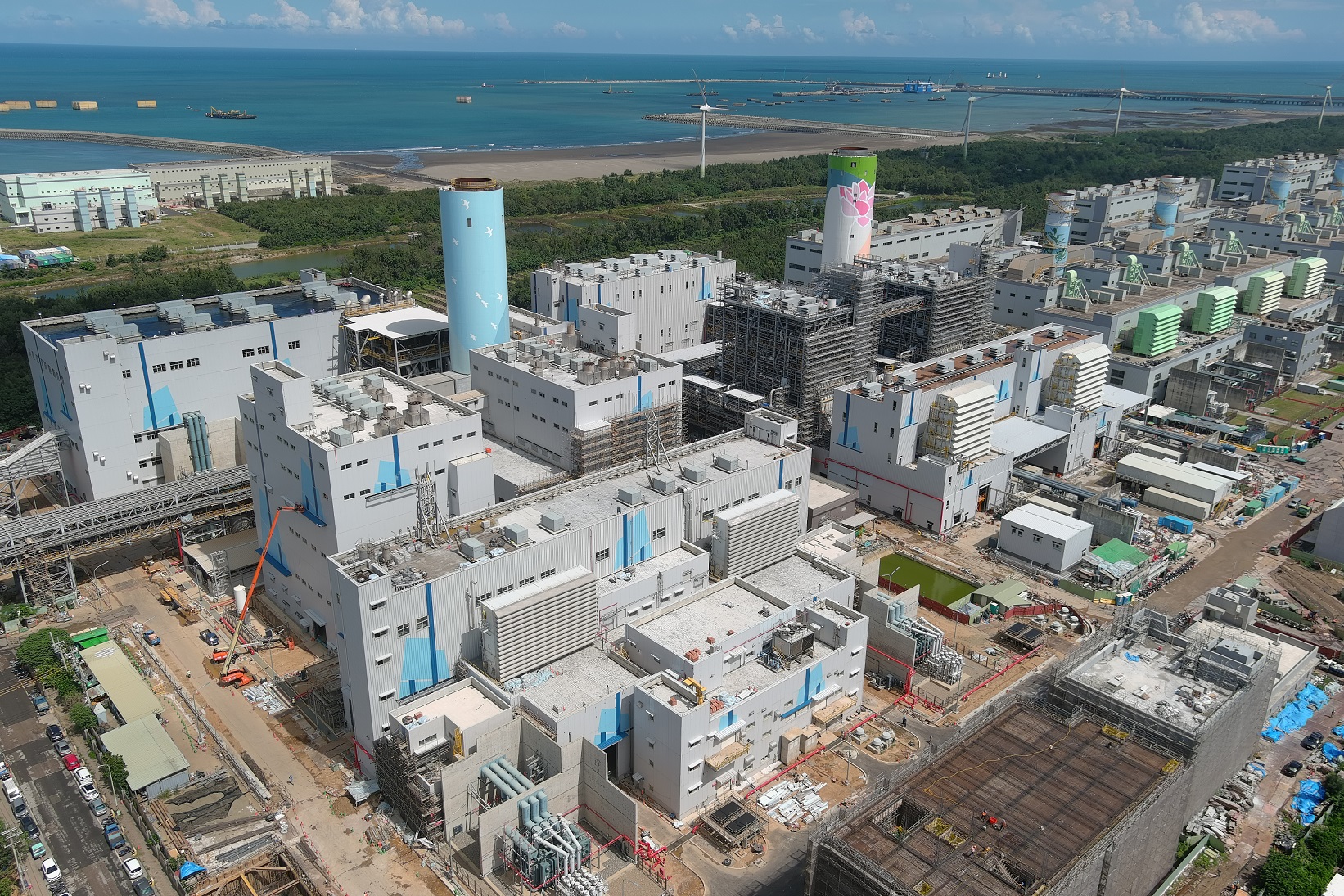 Datan Power Plant is a key power source for northern Taiwan. To meet rising electricity demand, Taipower began building new gas-fired combined-style units in 2017, adding three units with a total installed capacity of 3.16 GW. Units 8 and 9 were connected to the grid last year, and Unit 7 is on track to come online before the summer peak, heling deliver stable, low-carbon electricity.