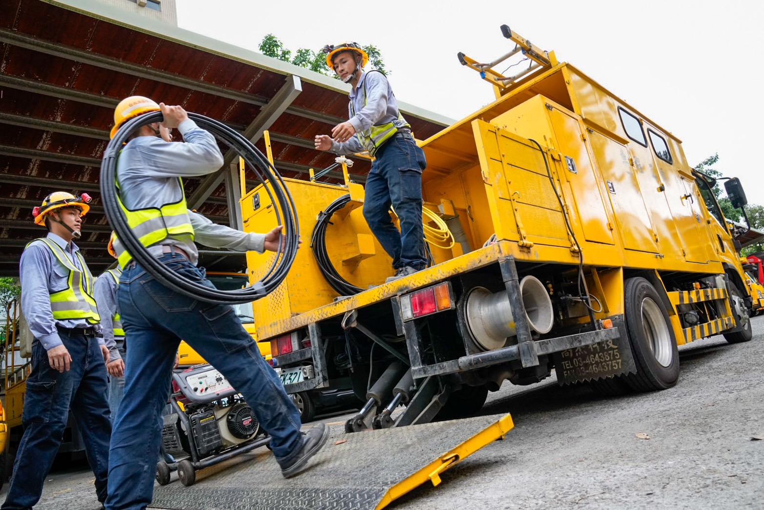 因應丹娜絲颱風進逼，台電逾4千搶修人力待命，今日完成防災設備及備料盤點，全力嚴防颱風災情。
