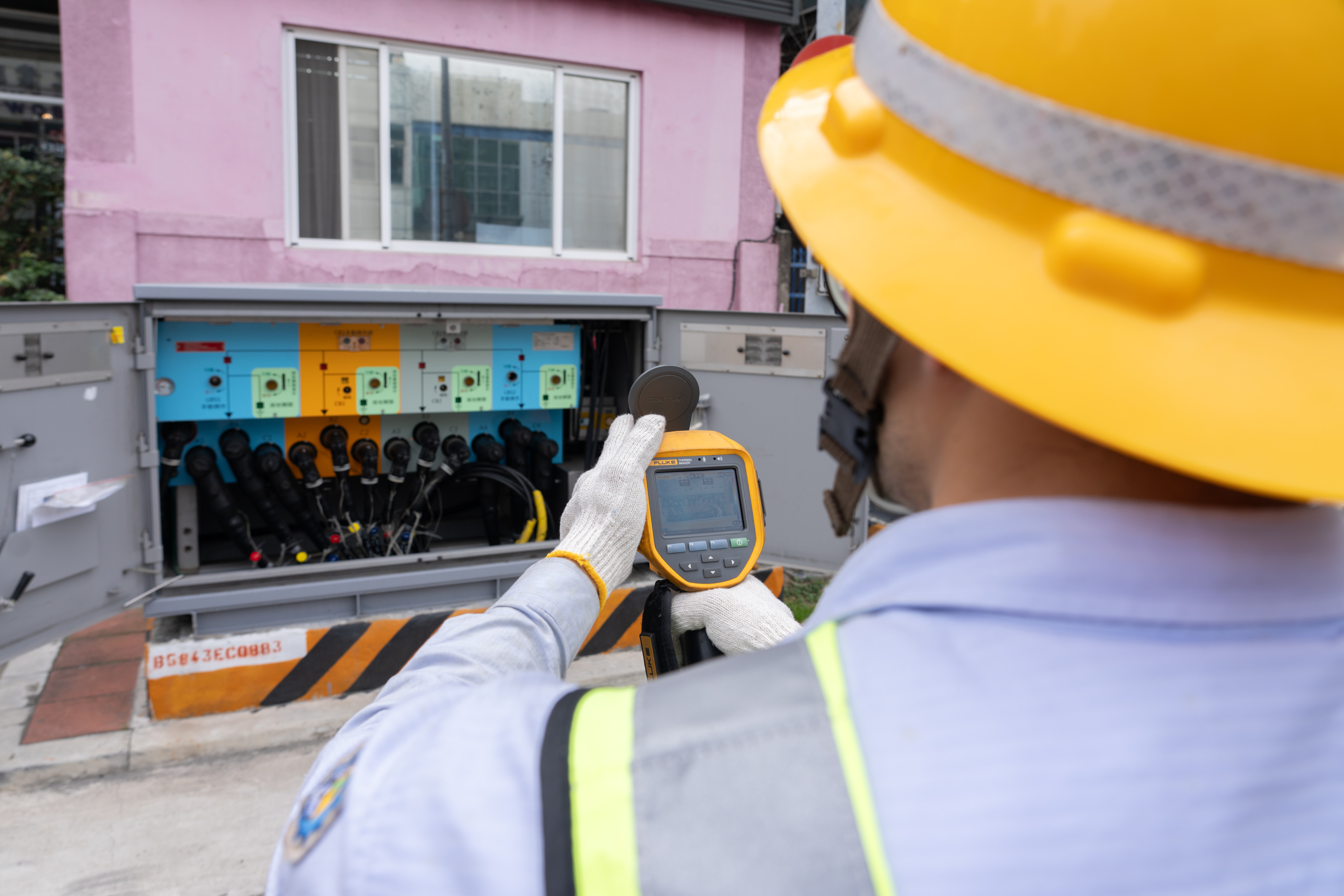In recent years, Taipower has continuously promoted smart monitoring by adopting infrared ray heat imaging and VLF cable tests. According to the Company's initial estimates, a total of 636,000 transformer boxes and 4.1 million meters of cables underwent inspection last year, identifying outdated equipment with potential risks of breakdown and replacing it in advance, preventing accidents from occurring rather than fixing them after they happen.
